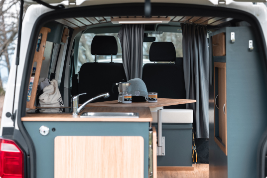 Photo arrière du volkswagen transporteur 6